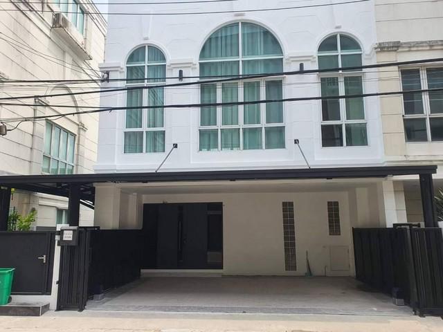 ทาวน์เฮาส์ 55000 กรุงเทพมหานคร เขตลาดพร้าว ลาดพร้าว ทาวน์เฮาส์ 55000 กรุงเทพมหานคร เขตลาดพร้าว ลาดพร้าว