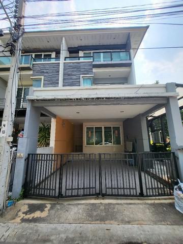 ทาวน์เฮาส์ 8590000 กรุงเทพมหานคร เขตลาดพร้าว ลาดพร้าว