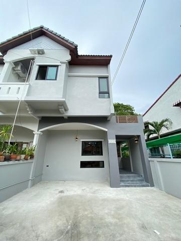 ทาวน์เฮาส์ 4380000 กรุงเทพมหานคร เขตบางกะปิ หัวหมาก