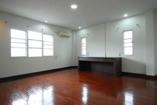 ทาวน์เฮาส์ 32000 กรุงเทพมหานคร เขตลาดพร้าว ลาดพร้าว ทาวน์เฮาส์ 32000 กรุงเทพมหานคร เขตลาดพร้าว ลาดพร้าว