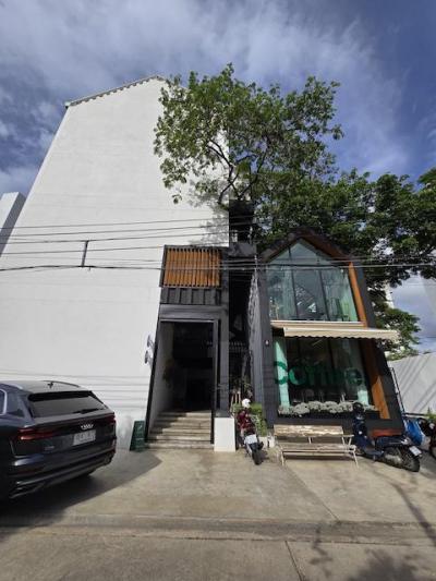 สำนักงาน 25000 กรุงเทพมหานคร เขตจตุจักร ลาดยาว