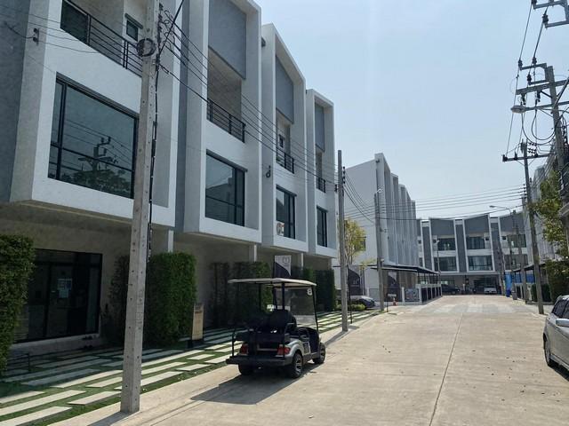 ทาวน์เฮาส์ 32000 กรุงเทพมหานคร เขตพระโขนง บางจาก ทาวน์เฮาส์ 32000 กรุงเทพมหานคร เขตพระโขนง บางจาก