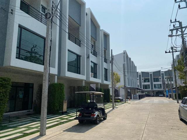 ทาวน์เฮาส์ 32000 กรุงเทพมหานคร เขตบางนา บางนา ทาวน์เฮาส์ 32000 กรุงเทพมหานคร เขตบางนา บางนา