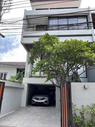ทาวน์เฮาส์ 95000 กรุงเทพมหานคร เขตวัฒนา คลองตันเหนือ