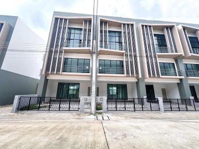 อาคารพาณิชย์ 32000 กรุงเทพมหานคร เขตลาดกระบัง คลองสามประเวศ