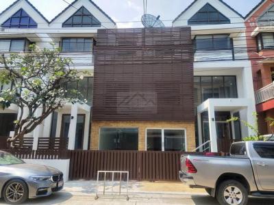 อาคารพาณิชย์ 14000000 กรุงเทพมหานคร เขตวังทองหลาง วังทองหลาง