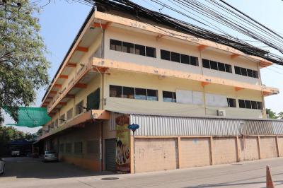 โกดัง 150 กรุงเทพมหานคร เขตลาดพร้าว จรเข้บัว