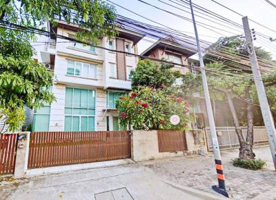 ทาวน์เฮาส์ 49998 กรุงเทพมหานคร เขตจตุจักร ลาดยาว