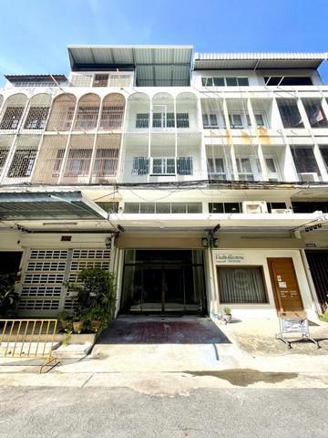 อาคารพาณิชย์ 32000 กรุงเทพมหานคร เขตจตุจักร ลาดยาว