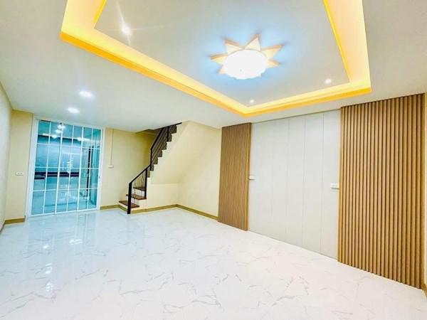 ทาวน์เฮาส์ 2990000 กรุงเทพมหานคร เขตบางกะปิ คลองจั่น ทาวน์เฮาส์ 2990000 กรุงเทพมหานคร เขตบางกะปิ คลองจั่น