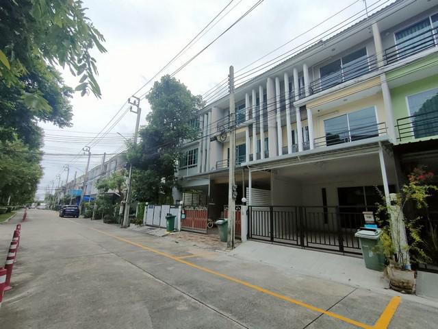 ทาวน์เฮาส์ 3900000 กรุงเทพมหานคร เขตบางขุนเทียน แสมดำ