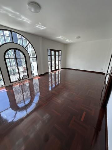 อาคารพาณิชย์ 80000 กรุงเทพมหานคร เขตยานนาวา ช่องนนทรี