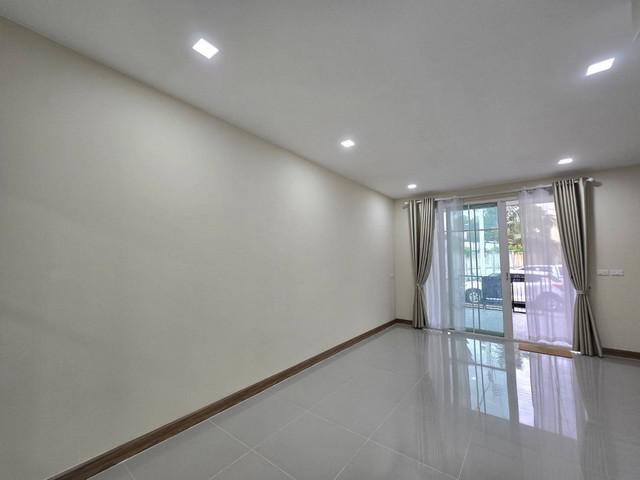 ทาวน์เฮาส์ 2980000 ปทุมธานี เมืองปทุมธานี บ้านใหม่