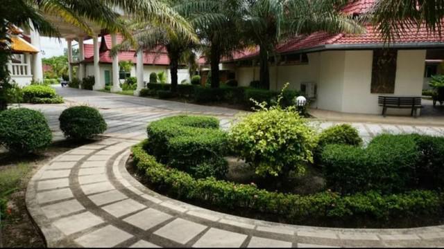 ที่ดิน 90000000 ชลบุรี บางละมุง ห้วยใหญ่