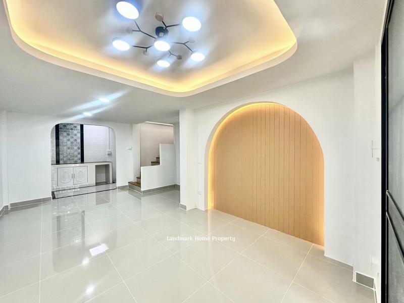 ทาวน์เฮาส์ 1650000 ปทุมธานี ธัญบุรี ลำผักกูด