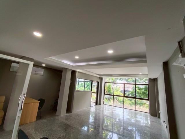 อาคารพาณิชย์ 120000 กรุงเทพมหานคร เขตยานนาวา ช่องนนทรี