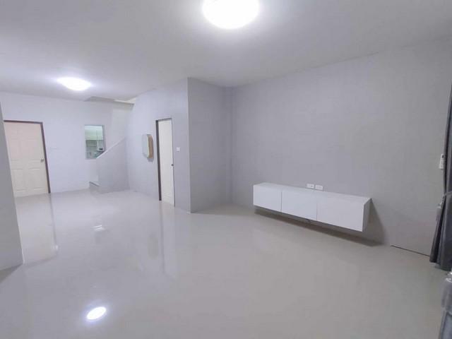 ทาวน์เฮาส์ 1990000 ชลบุรี บางละมุง บางละมุง