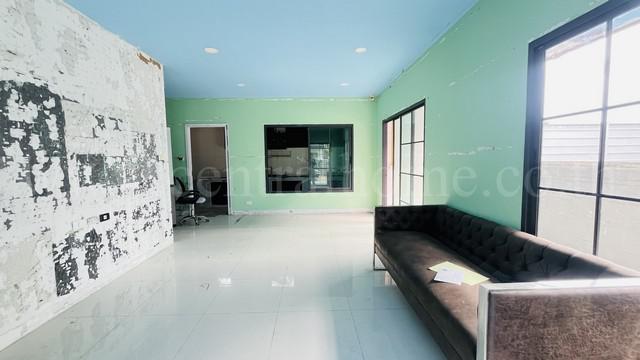 ทาวน์เฮาส์ 2300000 ปทุมธานี ลำลูกกา บึงคำพร้อย