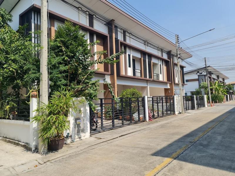 ทาวน์เฮาส์ 2055000 นครปฐม สามพราน บางกระทึก