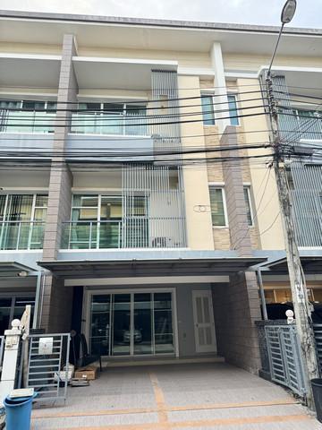 ทาวน์เฮาส์ 28500 กรุงเทพมหานคร เขตลาดพร้าว ลาดพร้าว