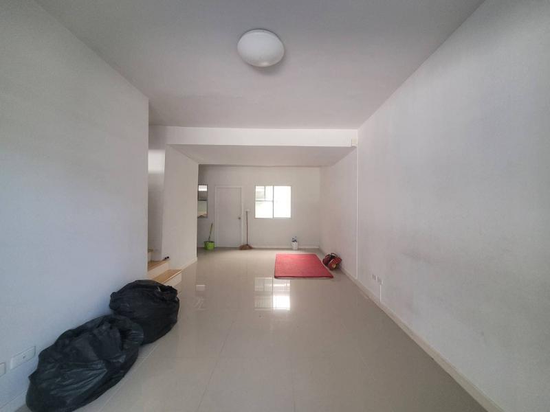 ทาวน์เฮาส์ 1873000 นนทบุรี บางใหญ่ เสาธงหิน