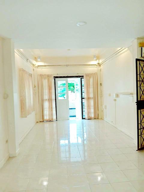 ทาวน์เฮาส์ 7999 ปทุมธานี ธัญบุรี บึงยี่โถ