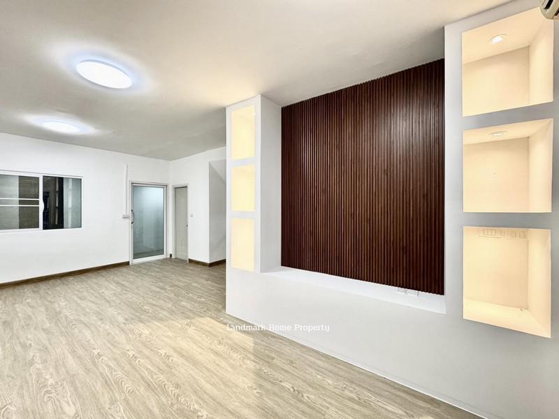 ทาวน์เฮาส์ 2350000 กรุงเทพมหานคร เขตบางขุนเทียน แสมดำ