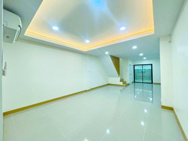 ทาวน์เฮาส์ 20999 กรุงเทพมหานคร เขตบางนา บางนา