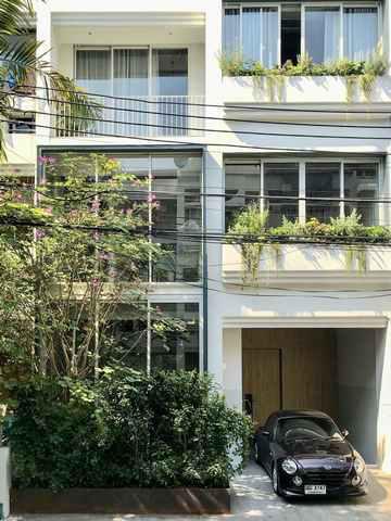 ทาวน์เฮาส์ 25000000 กรุงเทพมหานคร เขตวัฒนา คลองตันเหนือ