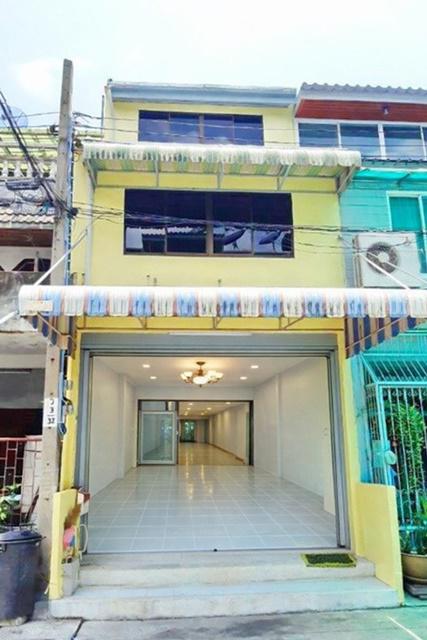 อาคารพาณิชย์ 17999 กรุงเทพมหานคร เขตยานนาวา บางโพงพาง