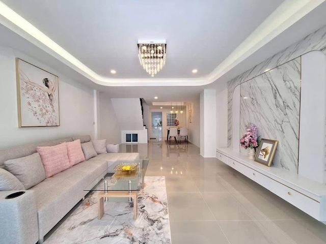 ทาวน์เฮาส์ 2090000 ชลบุรี บางละมุง บางละมุง