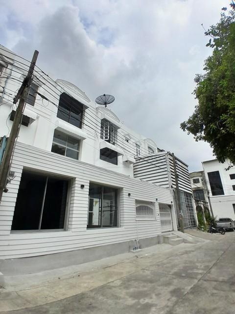 ทาวน์เฮาส์ 11000000 กรุงเทพมหานคร เขตห้วยขวาง บางกะปิ