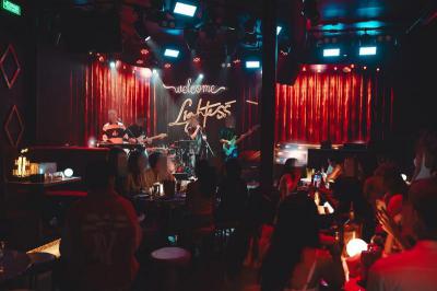 อาคารพาณิชย์ 1500000 กรุงเทพมหานคร เขตวัฒนา คลองตันเหนือ