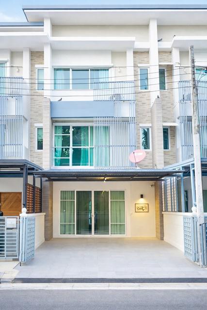 ทาวน์เฮาส์ 27999 กรุงเทพมหานคร เขตบางกะปิ คลองจั่น