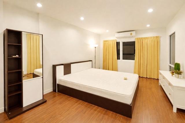 ทาวน์เฮาส์ 27999 กรุงเทพมหานคร เขตบางกะปิ คลองจั่น