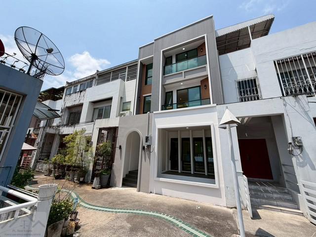 ทาวน์เฮาส์ 13900000 กรุงเทพมหานคร เขตวัฒนา พระโขนงเหนือ