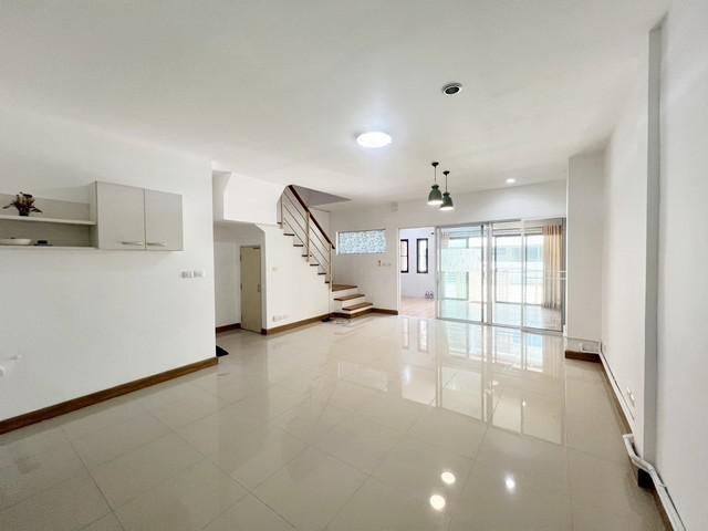 ทาวน์เฮาส์ 2390000 นนทบุรี ปากเกร็ด อ้อมเกร็ด