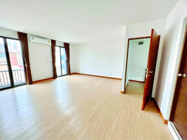 ทาวน์เฮาส์ 19999 นนทบุรี ปากเกร็ด บ้านใหม่